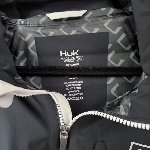 Huk Men's Black Windbreaker Jacket - Picture 7 of 10